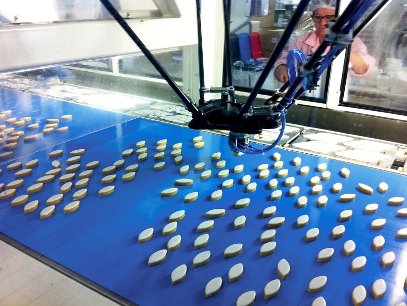 TacPolyU belt used in a food processing conveyor application