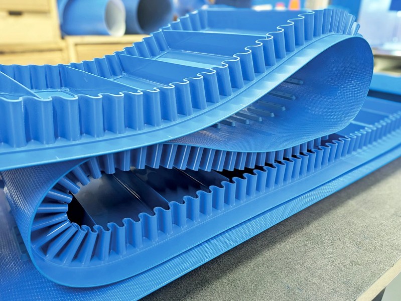 TacPolyU blue profiled polyurethane conveyor belt